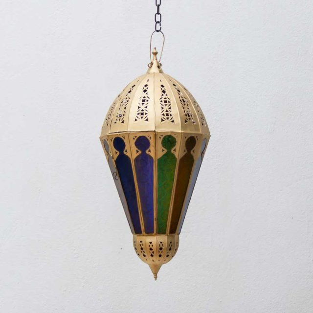 Lámpara moruna de techo, redonda, con cristales de colores, fabricada a mano en latón y decorada en oro antiguo.