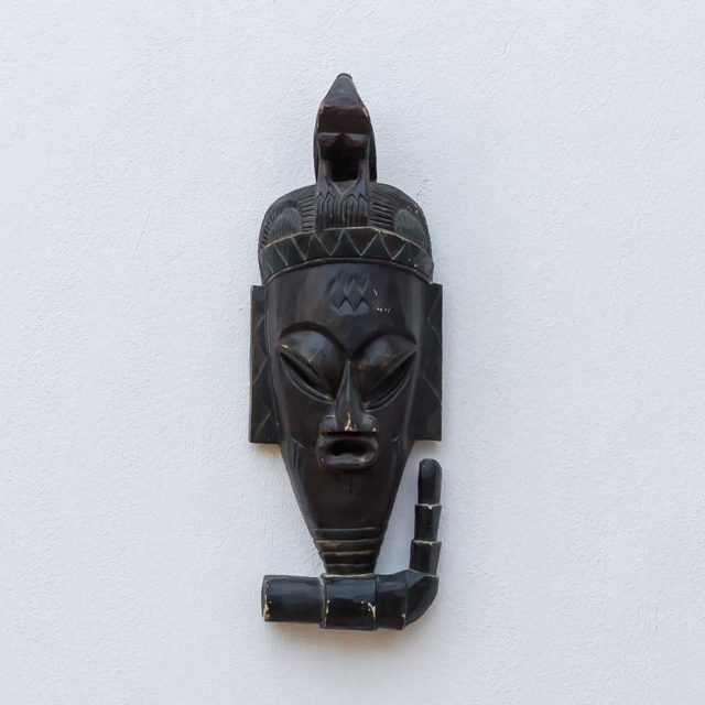 Máscara Afro Decorativa tallada a mano en madera envejecido.